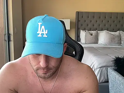 Snapshot of brettmycles28 chatting on September 25, 2025, 8:04 pm brettmycles28 online show from September 25, 2025, 8:04 pm