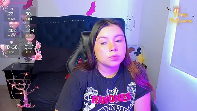 LucyPetit online show from November 3, 2025, 2:20 pm