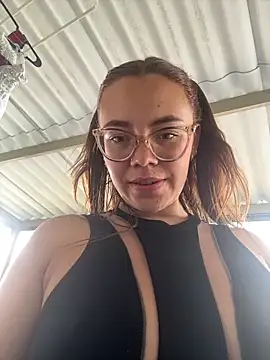 Snapshot of AlissonPeach01 chatting on September 12, 2025, 3:34 pm AlissonPeach01 online show from September 12, 2025, 3:34 pm