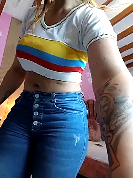 Snapshot of AlissonPeach01 chatting on October 2, 2025, 1:25 pm AlissonPeach01 online show from October 2, 2025, 1:25 pm