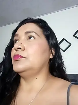Snapshot of Laurasofia01 chatting on October 8, 2025, 4:47 am Laurasofia01 online show from October 8, 2025, 4:47 am