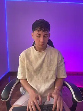 Snapshot of Casper___kyy chatting on November 15, 2025, 7:07 pm Casper kyy online show from November 15, 2025, 7:07 pm