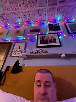 Snapshot of WriggleQuest chatting on October 29, 2025, 9:03 pm WriggleQuest online show from October 29, 2025, 9:03 pm