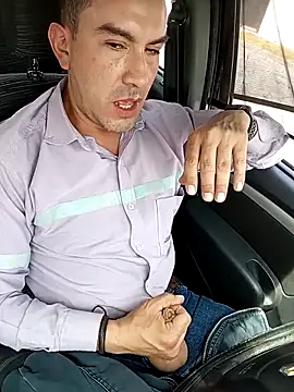 Snapshot of Blackaxes chatting on December 17, 2025, 6:13 pm Blackaxes online show from December 17, 2025, 6:13 pm