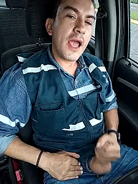 Snapshot of Blackaxes chatting on February 4, 2026, 10:27 pm Blackaxes online show from February 4, 2026, 10:27 pm