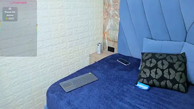 angel  red  online show from November 29, 2025, 3:50 am