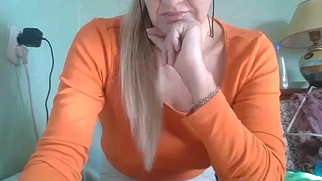 TianaQLove online show from October 28, 2025, 10:36 am