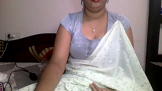 anu-anu2002 online show from May 6, 2026, 2:21 pm
