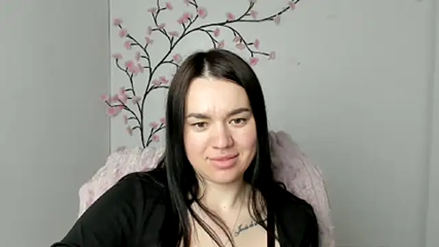 Lola Saymyname online show from May 16, 2026, 10:36 am