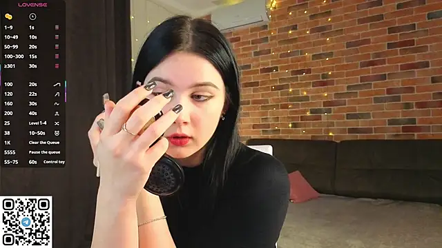 EnricaElis online show from December 15, 2025, 8:14 pm