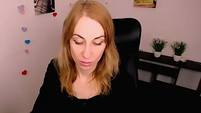 Snapshot of Create_your_own_sun chatting on October 5, 2025, 1:46 pm Create your own sun online show from October 5, 2025, 1:46 pm