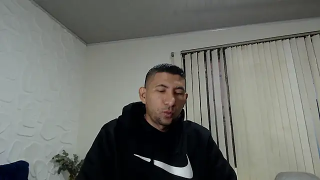 Snapshot of Morganandmegan chatting on November 19, 2025, 11:21 am Morganandmegan online show from November 19, 2025, 11:21 am