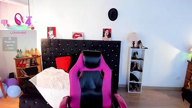 Snapshot of D_Martii chatting on November 10, 2025, 1:27 pm D Martii online show from November 10, 2025, 1:27 pm