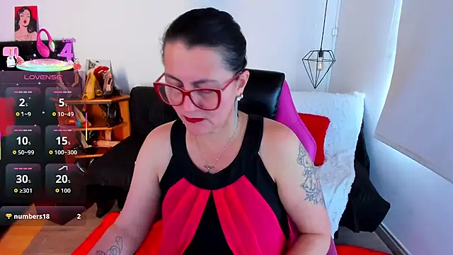 Snapshot of D_Martii chatting on November 3, 2025, 1:26 pm D Martii online show from November 3, 2025, 1:26 pm