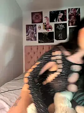 Snapshot of _maki__ chatting on October 16, 2025, 3:48 am maki online show from October 16, 2025, 3:48 am