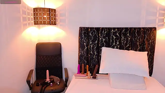 evvaa moon69 online show from April 15, 2026, 12:42 pm