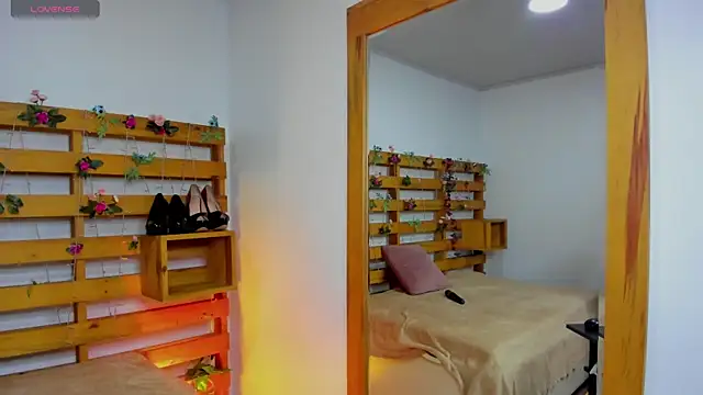 Snapshot of SoftieNymph chatting on December 3, 2025, 11:53 am SoftieNymph online show from December 3, 2025, 11:53 am