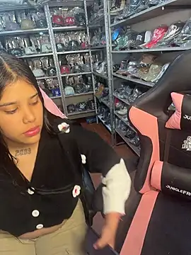 GiaDuque online show from February 28, 2026, 9:31 am