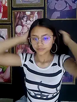 Snapshot of SofieLove_01 chatting on October 6, 2025, 9:21 am SofieLove 01 online show from October 6, 2025, 9:21 am