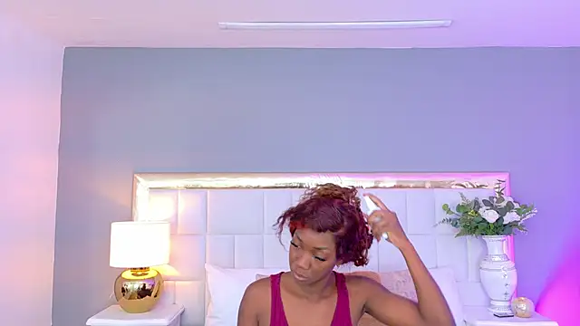 MadeleineHocker online show from December 5, 2025, 1:53 pm