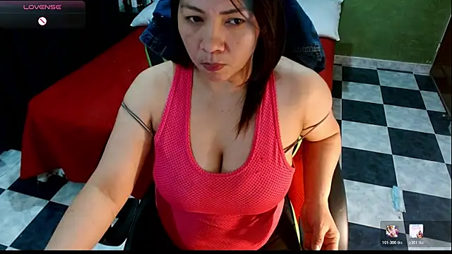 Snapshot of hiilarybrown chatting on July 16, 2026, 12:29 am hiilarybrown online show from July 16, 2026, 12:29 am