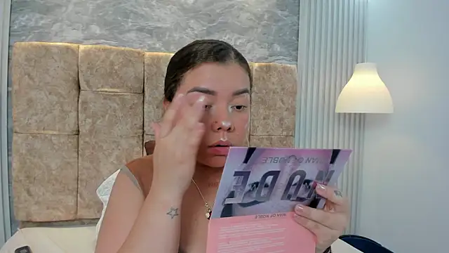 Snapshot of leilapons chatting on November 6, 2025, 6:23 pm leilapons online show from November 6, 2025, 6:23 pm