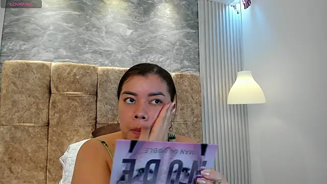 Snapshot of leilapons chatting on November 1, 2025, 4:45 pm leilapons online show from November 1, 2025, 4:45 pm