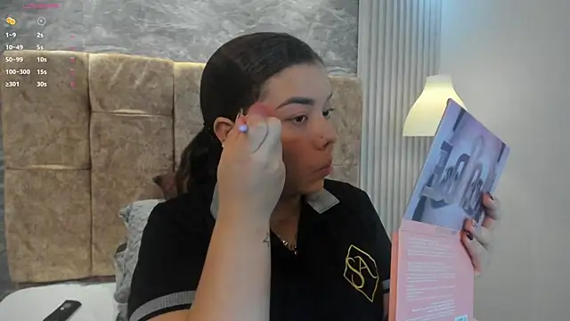 Snapshot of leilapons chatting on November 15, 2025, 6:01 pm leilapons online show from November 15, 2025, 6:01 pm