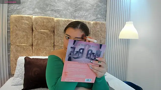 Snapshot of leilapons chatting on October 23, 2025, 4:27 pm leilapons online show from October 23, 2025, 4:27 pm