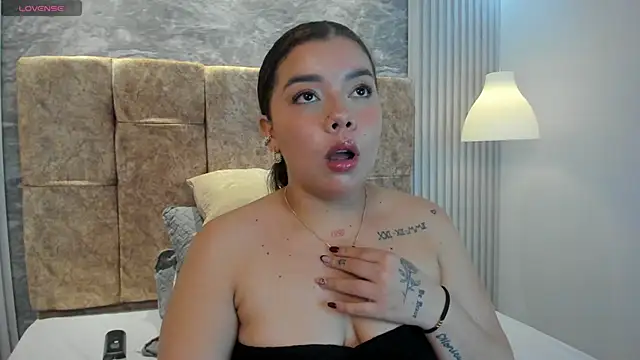 Snapshot of leilapons chatting on November 13, 2025, 5:50 pm leilapons online show from November 13, 2025, 5:50 pm