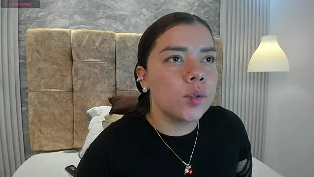 Snapshot of leilapons chatting on November 21, 2025, 5:01 pm leilapons online show from November 21, 2025, 5:01 pm