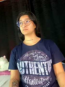 EVAH LEE  online show from December 23, 2025, 3:50 am