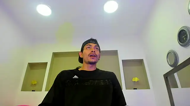 Snapshot of Tommy_kurtt chatting on November 7, 2025, 1:04 pm Tommy kurtt online show from November 7, 2025, 1:04 pm