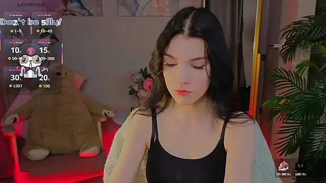 Snapshot of Sophie_SkyAngel chatting on October 13, 2025, 1:45 pm Sophie SkyAngel online show from October 13, 2025, 1:45 pm