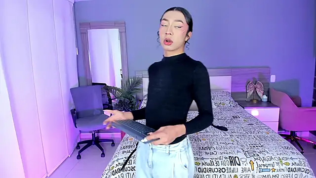 Snapshot of Alaiaguerra chatting on October 12, 2025, 9:16 pm Alaiaguerra online show from October 12, 2025, 9:16 pm