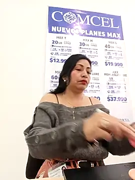 Snapshot of PAULA20- chatting on November 15, 2025, 12:42 pm PAULA20- online show from November 15, 2025, 12:42 pm