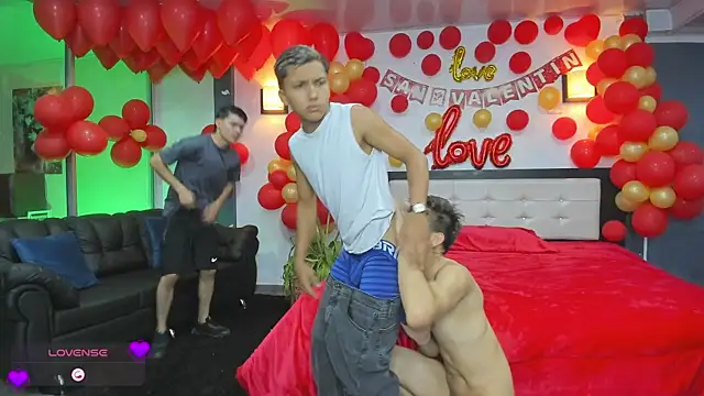 Bisexlifehot   online show from February 13, 2026, 11:16 pm