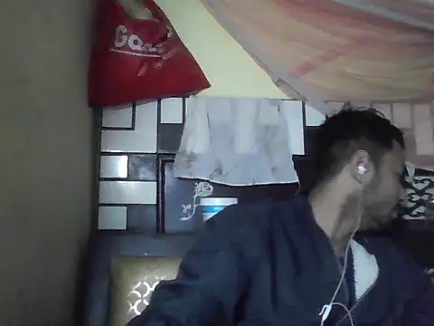 ursdreamperson online show from January 13, 2026, 2:37 am