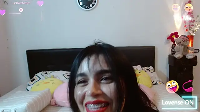 angelly  kate online show from November 13, 2025, 1:42 am