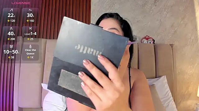  Cris Spicy  online show from November 9, 2025, 4:44 pm