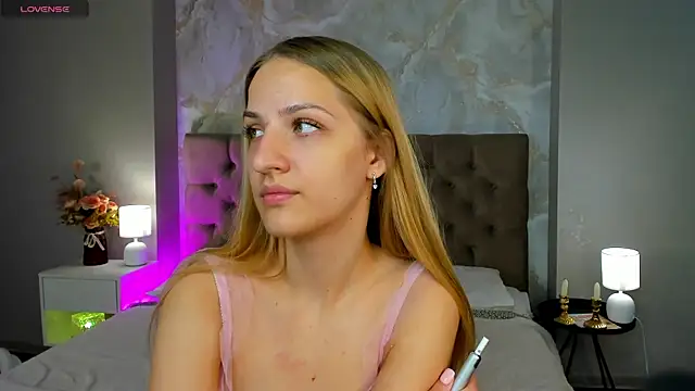 Snapshot of Luna_Vibee chatting on November 13, 2025, 11:14 am Luna Vibee online show from November 13, 2025, 11:14 am