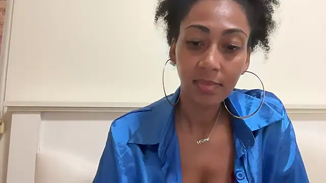 Vaylisse online show from October 28, 2025, 6:29 pm