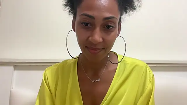 Vaylisse online show from October 12, 2025, 4:19 pm