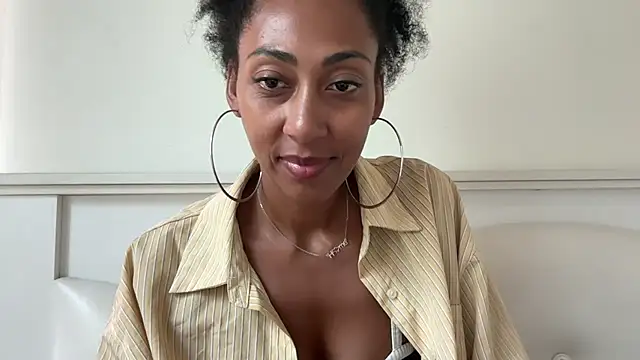 Vaylisse online show from September 26, 2025, 4:52 am