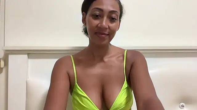 Vaylisse online show from September 17, 2025, 5:04 pm