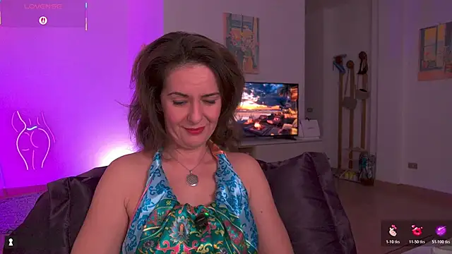 Snapshot of Witch_in_Silk chatting on October 31, 2025, 8:27 pm Witch in Silk online show from October 31, 2025, 8:27 pm