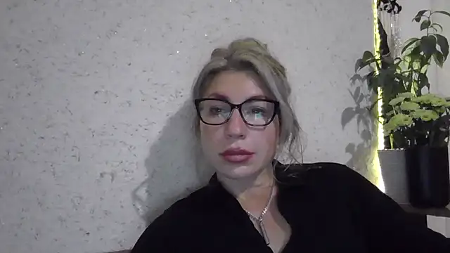 Snapshot of fox_red_lady7 chatting on November 27, 2025, 8:53 pm fox red lady7 online show from November 27, 2025, 8:53 pm