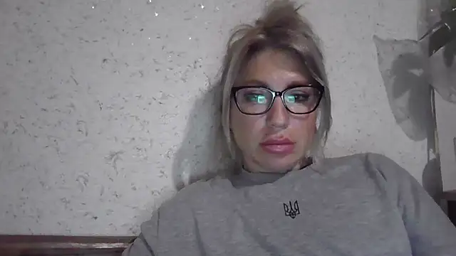 fox red lady7 online show from April 7, 2026, 7:37 pm