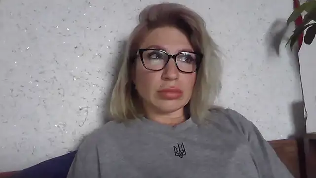 fox red lady7 online show from April 12, 2026, 8:50 am