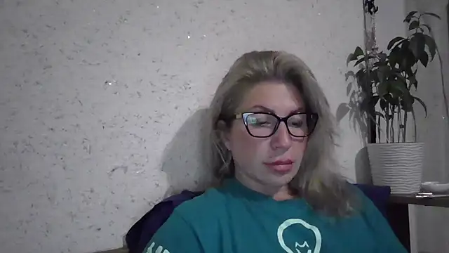 Snapshot of fox_red_lady7 chatting on November 15, 2025, 5:50 pm fox red lady7 online show from November 15, 2025, 5:50 pm